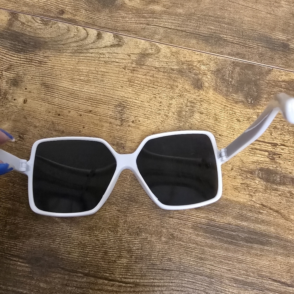 White Square Womens Sunglasses With Black Lens Unbranded - Picture 3 of 6